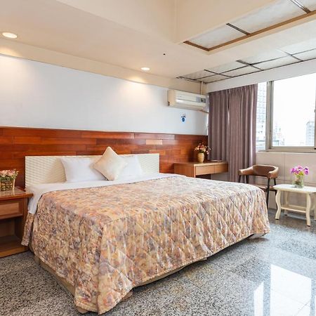 Yi Pin Business Hotel 타오위안 외부 사진