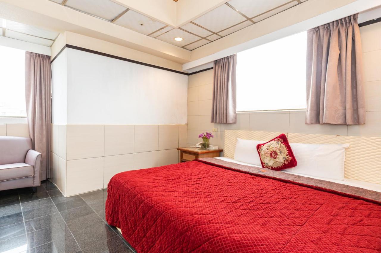 Yi Pin Business Hotel 타오위안 외부 사진
