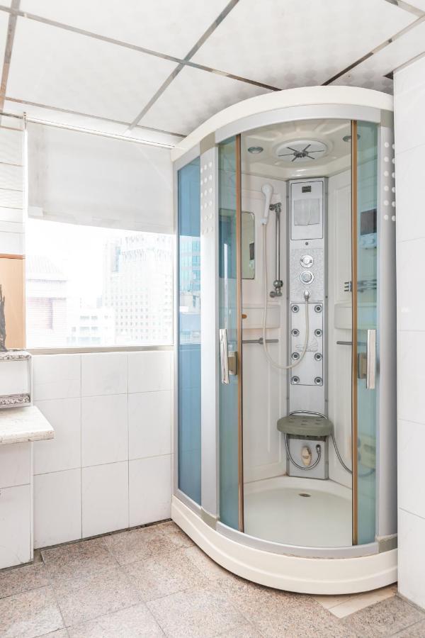 Yi Pin Business Hotel 타오위안 외부 사진