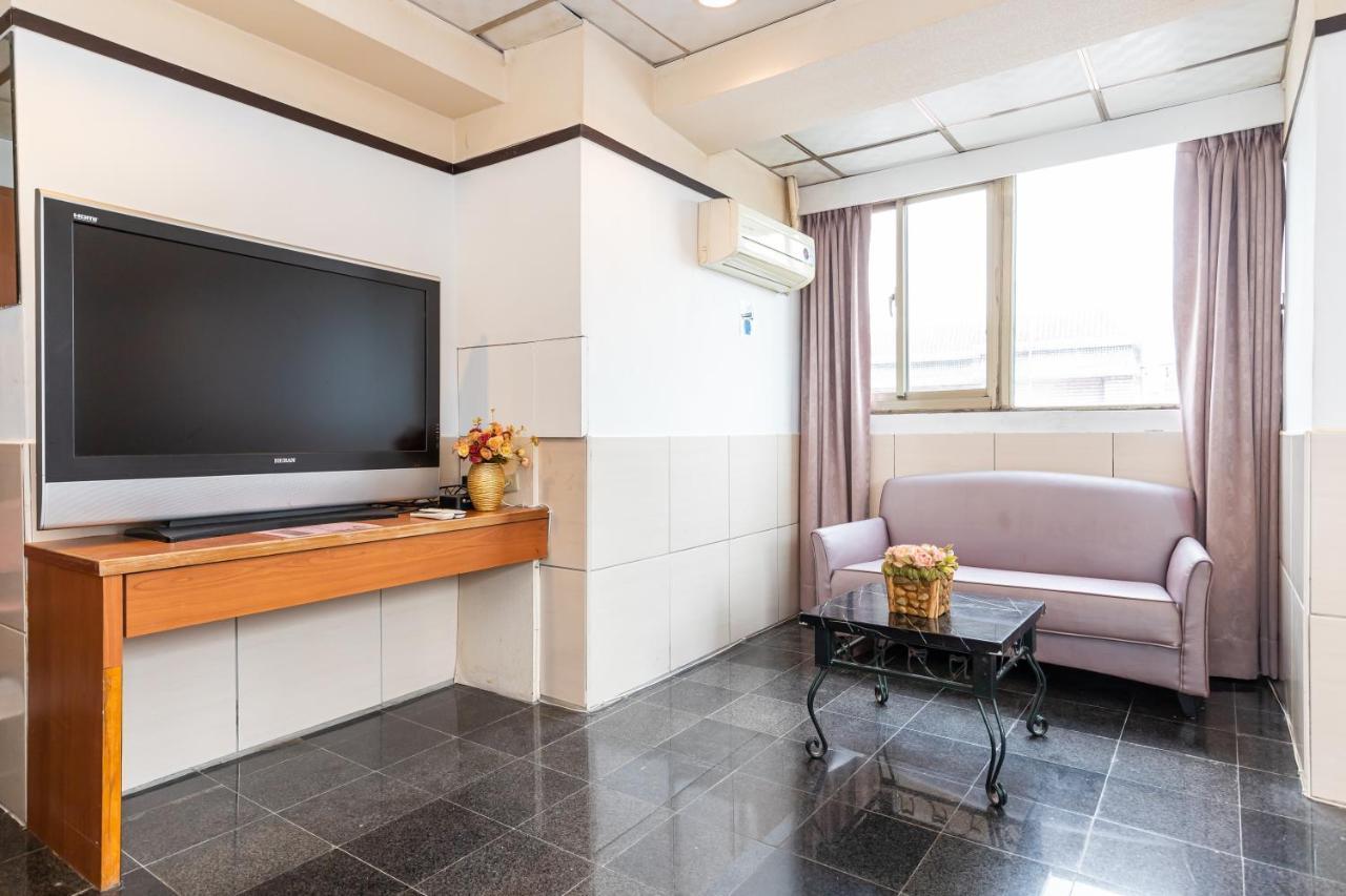 Yi Pin Business Hotel 타오위안 외부 사진