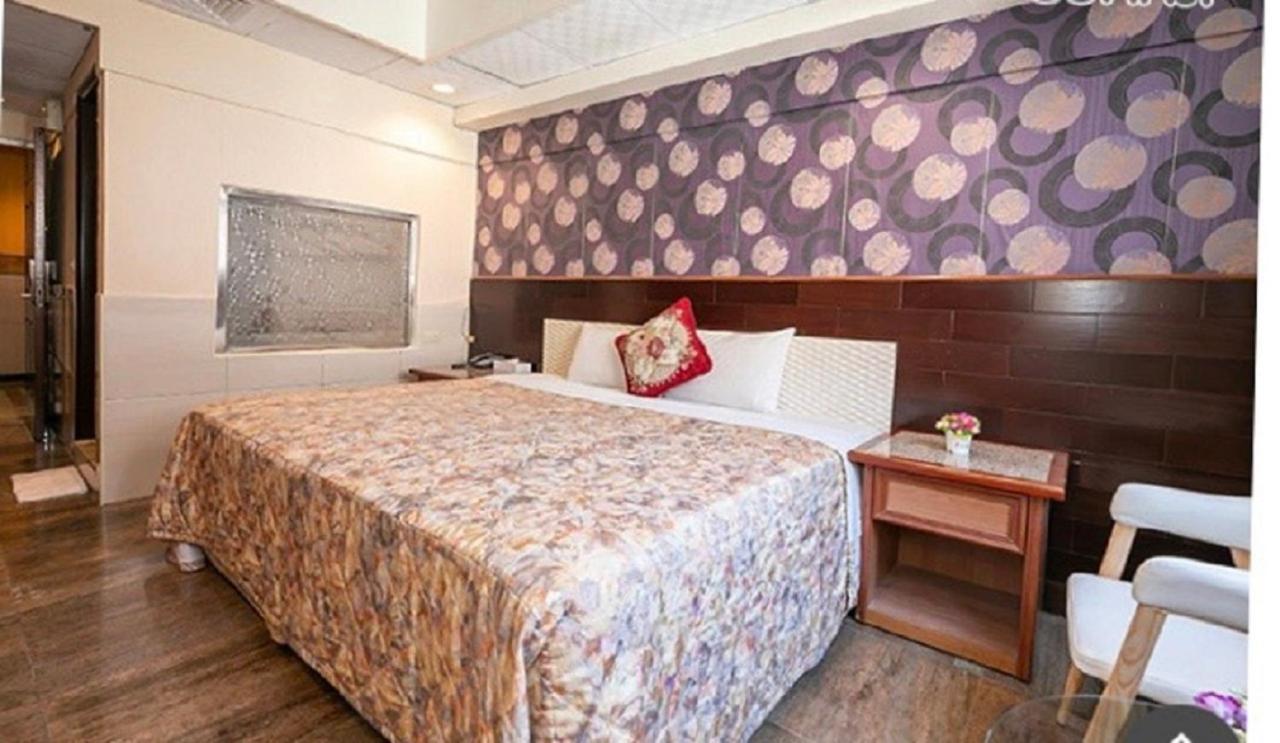 Yi Pin Business Hotel 타오위안 외부 사진