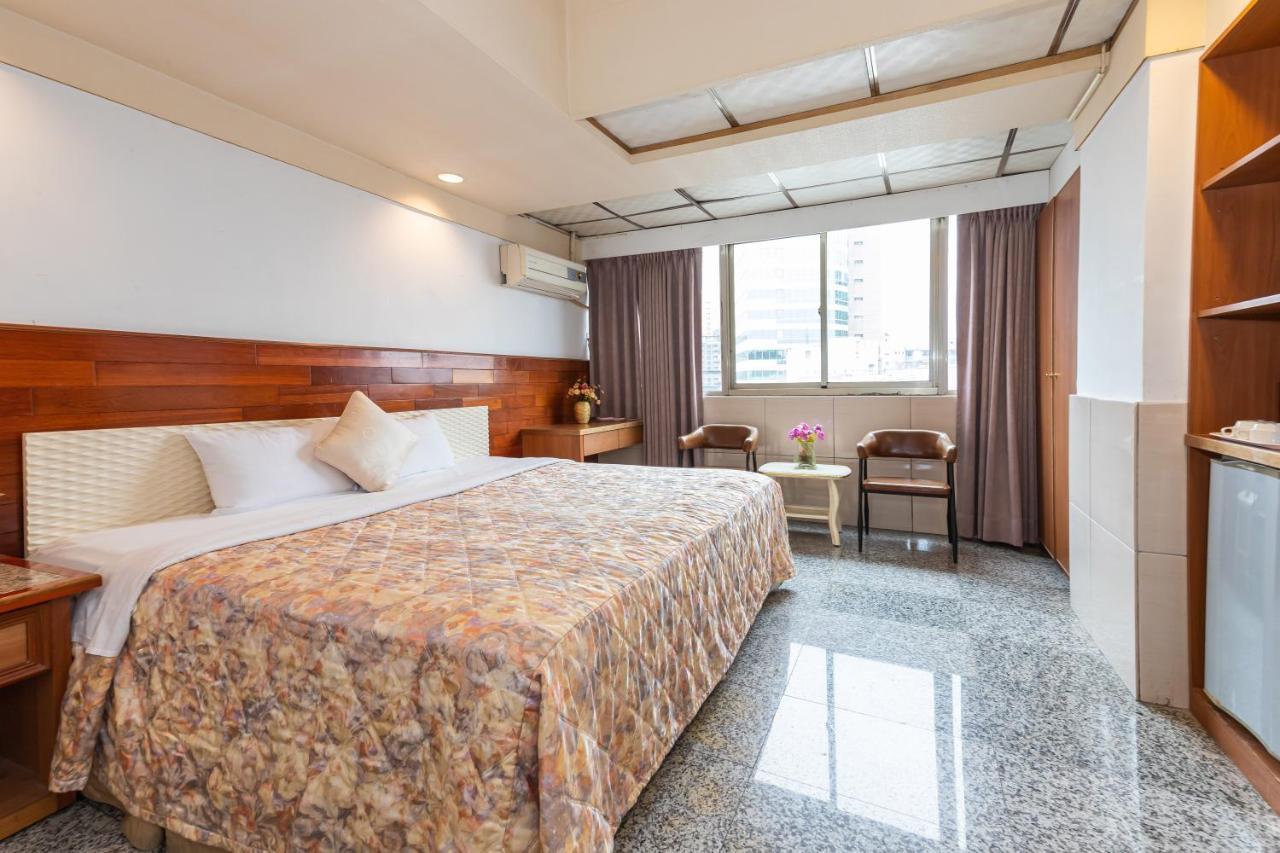 Yi Pin Business Hotel 타오위안 외부 사진