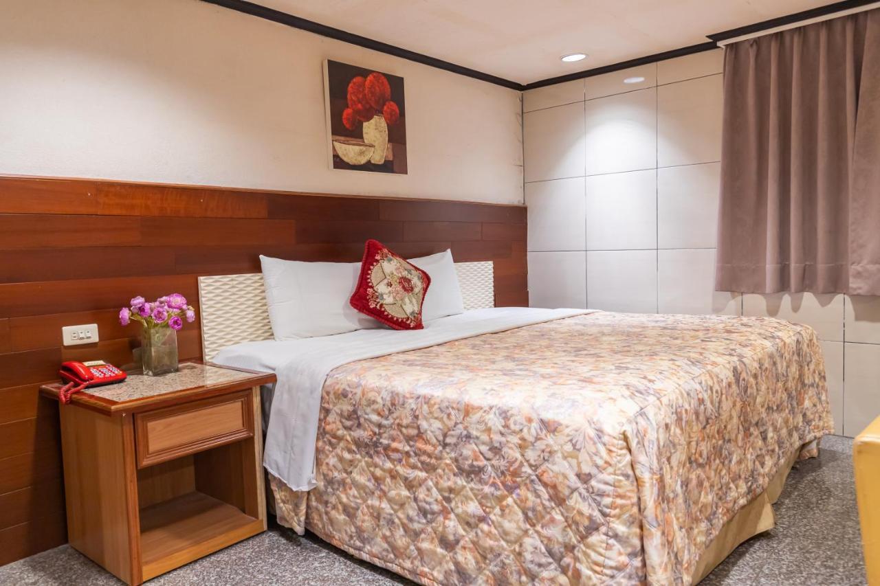 Yi Pin Business Hotel 타오위안 외부 사진