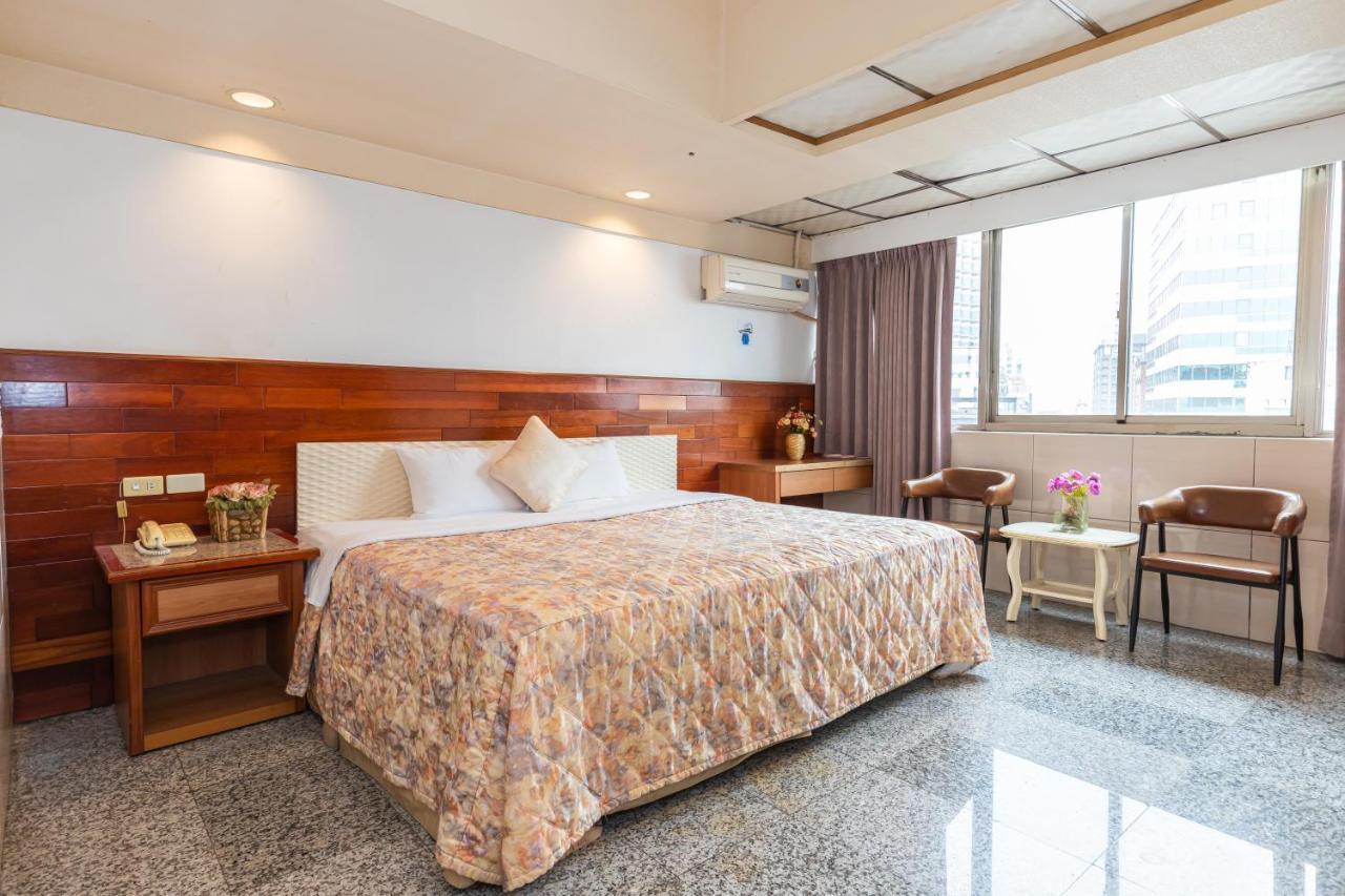 Yi Pin Business Hotel 타오위안 외부 사진
