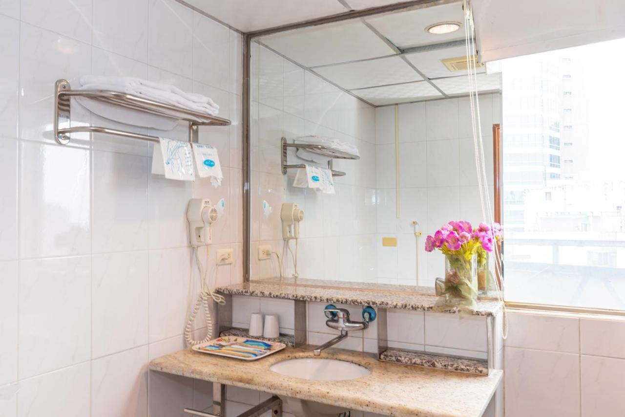Yi Pin Business Hotel 타오위안 외부 사진