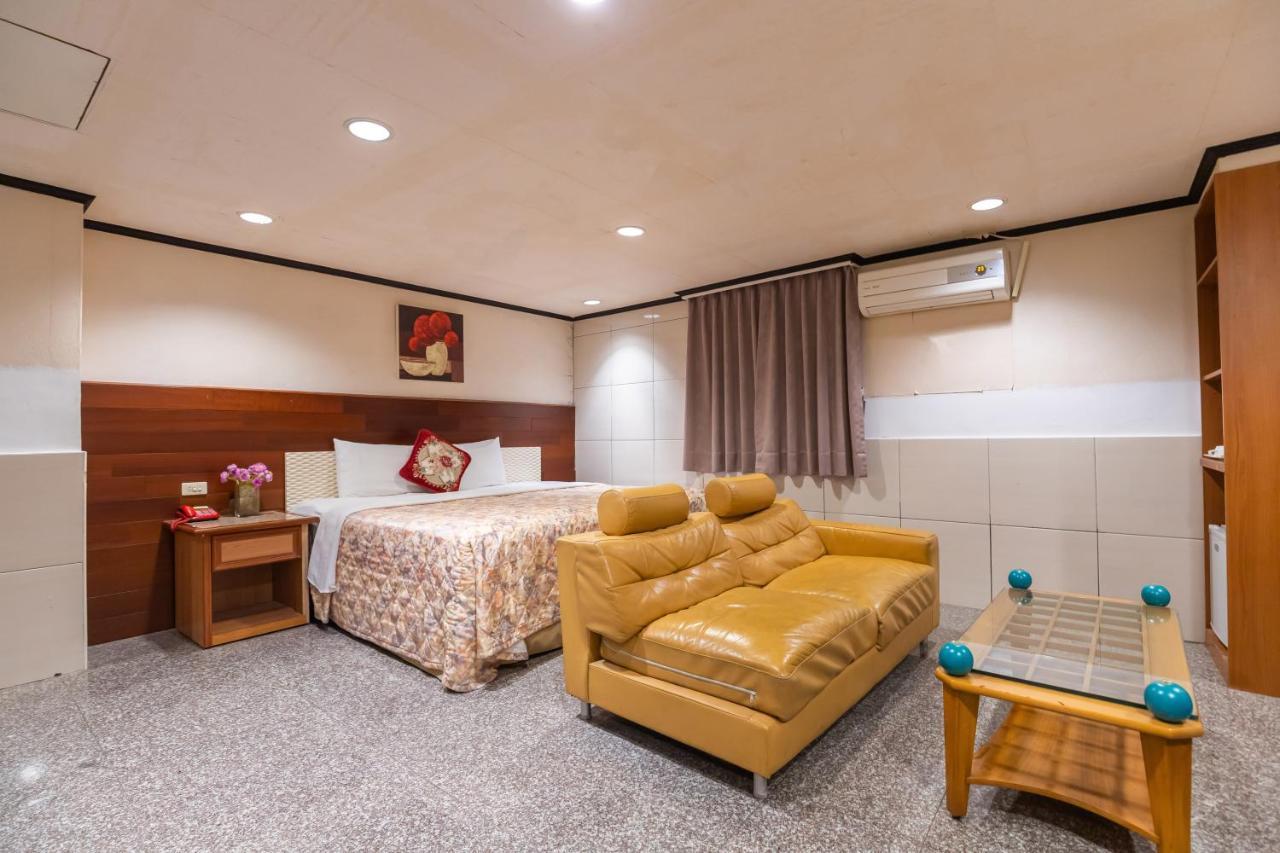 Yi Pin Business Hotel 타오위안 외부 사진