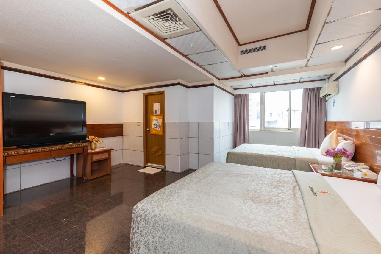 Yi Pin Business Hotel 타오위안 외부 사진