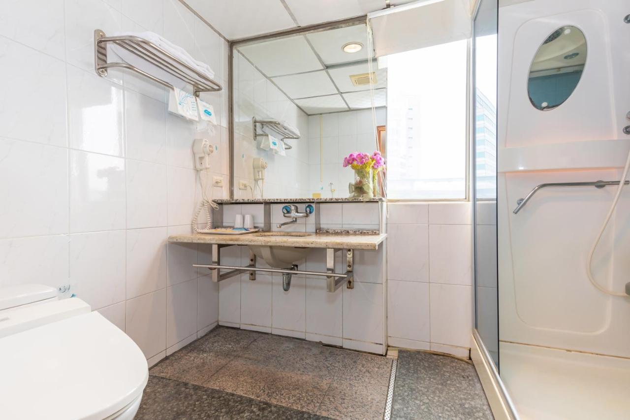 Yi Pin Business Hotel 타오위안 외부 사진