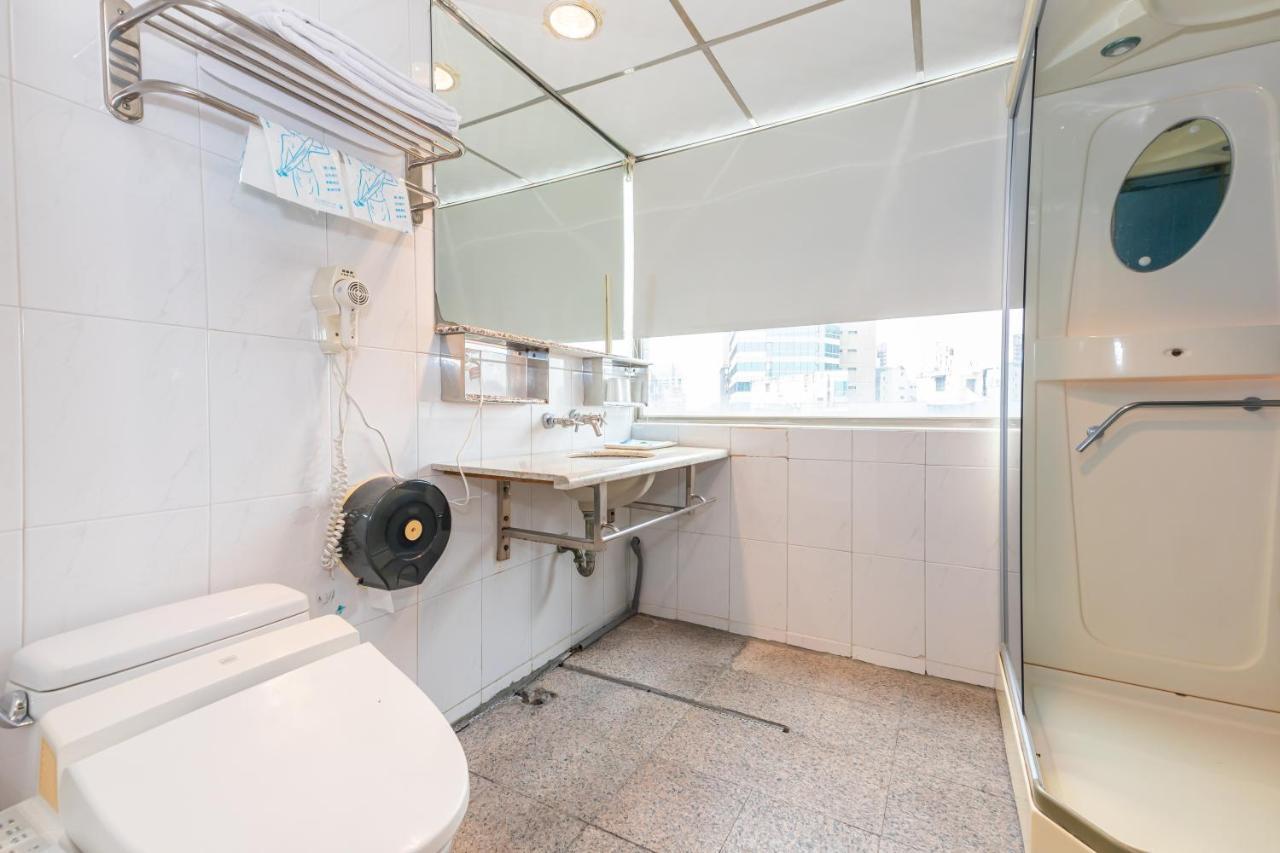 Yi Pin Business Hotel 타오위안 외부 사진