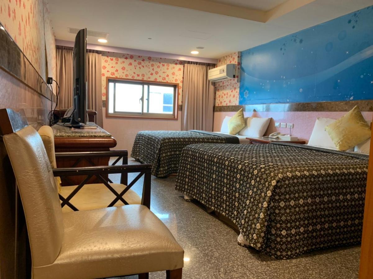 Yi Pin Business Hotel 타오위안 외부 사진