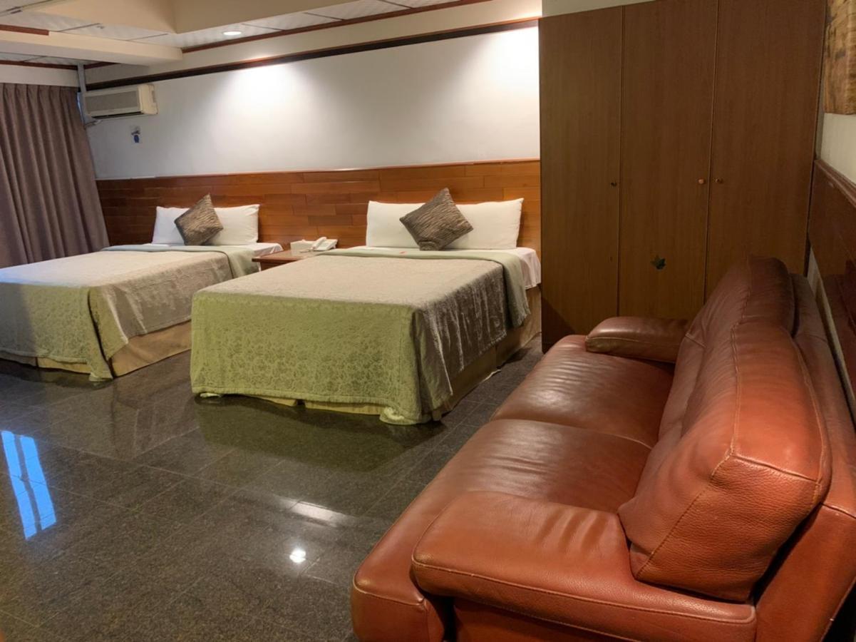 Yi Pin Business Hotel 타오위안 외부 사진