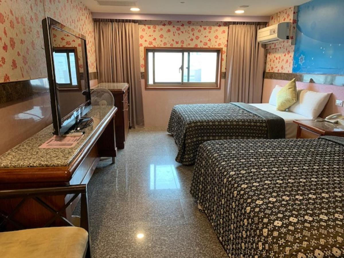 Yi Pin Business Hotel 타오위안 외부 사진