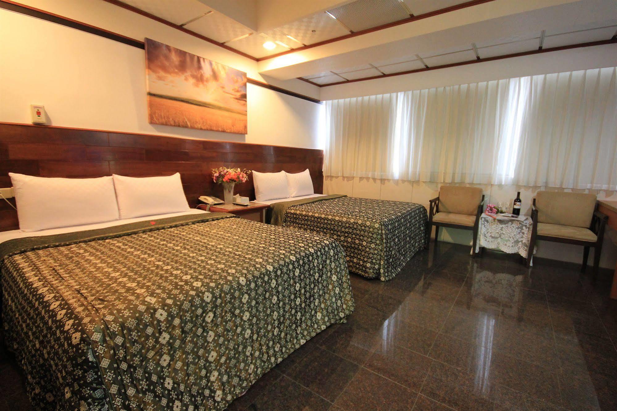 Yi Pin Business Hotel 타오위안 외부 사진