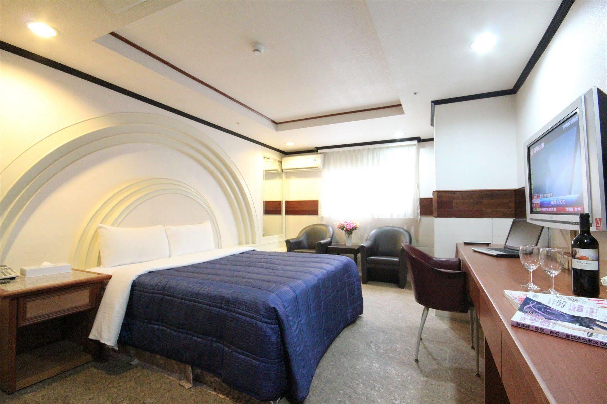 Yi Pin Business Hotel 타오위안 외부 사진